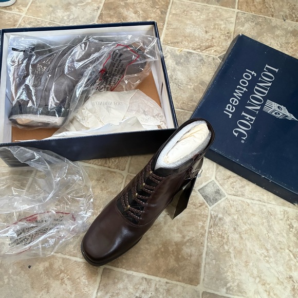 London Fog Leather Waterproof Ankle Boots - Picture 7 of 9